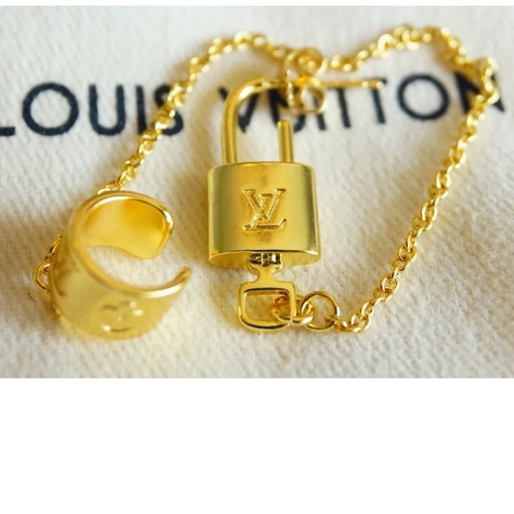 Beautiful authentic LV earrings - Picture 10 of 16